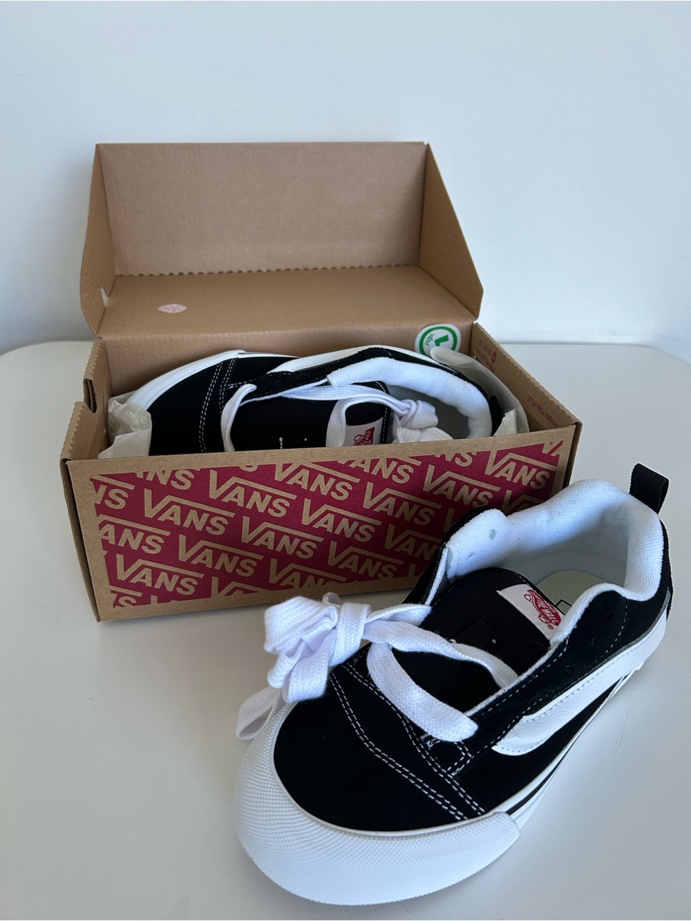 Vans Kids Black & White Low-Top Sneakers. W 6.5. Brand New